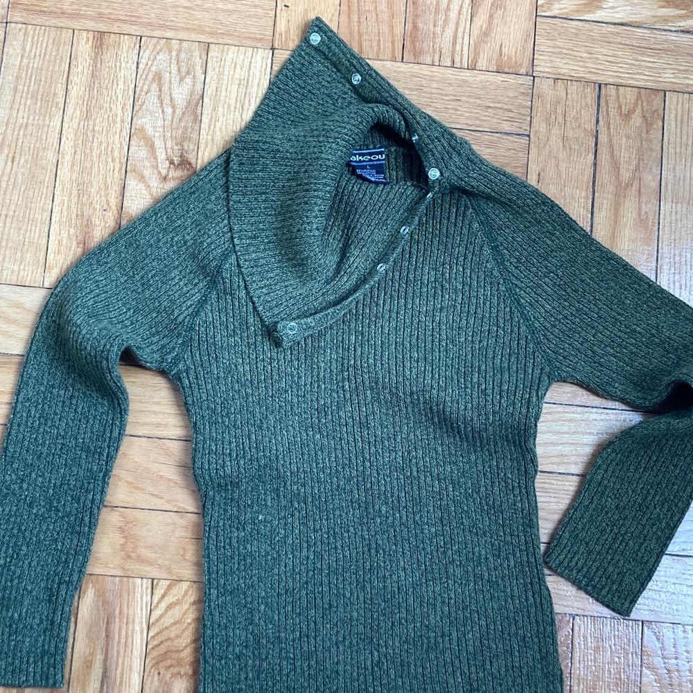 Vintage 1990s Y2K Takeout green and black split button turtleneck top